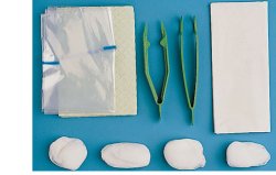 SET PER MEDICAZIONE MEDIUM CONTENENTE PINZA AD ANELLI, PINZA ANATOMICA, 4 TAMPONI, SACCHETTO DI CARTA PER RESIDUI, TELO IMPERMEABILE/ASSORBENTE, 2 GUANTI IN LATTICE - Doctor Vinz